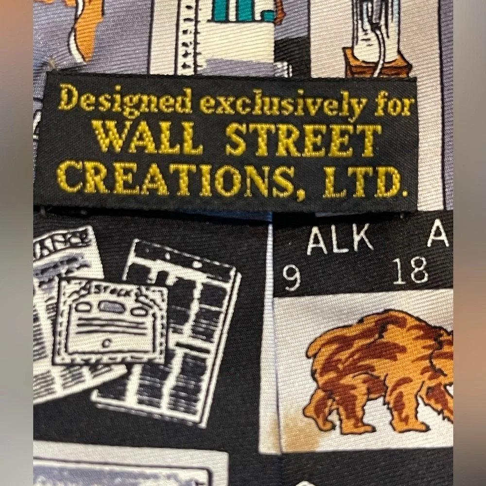 📈📊100% Silk Wall Street themed tie with NYSE, Wall Street, Bull theme. Colorful!